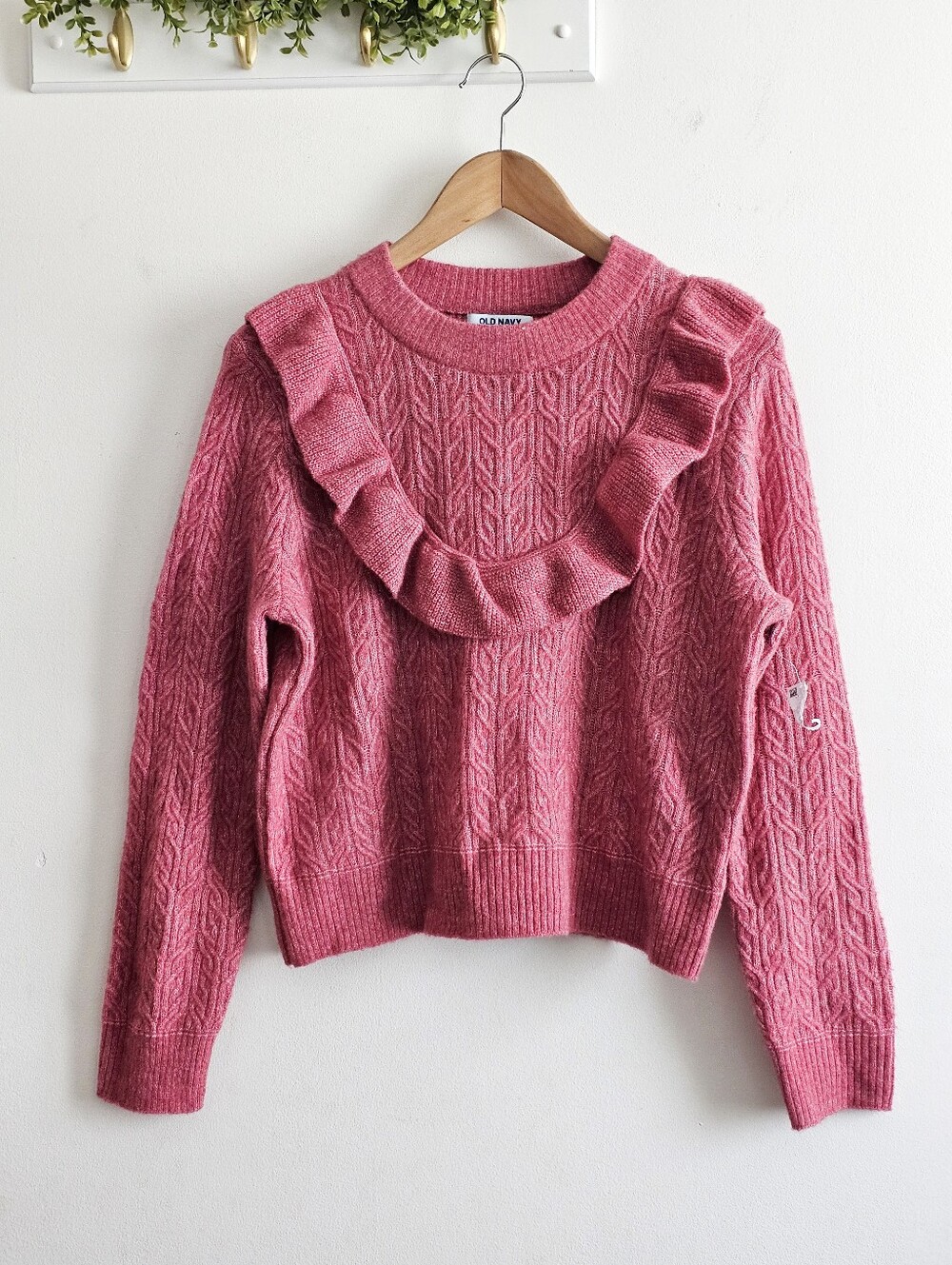 Old Navy Pink Ruffle Cable Knit Sweater Women's Medium Wool Blend Cropped Cozy